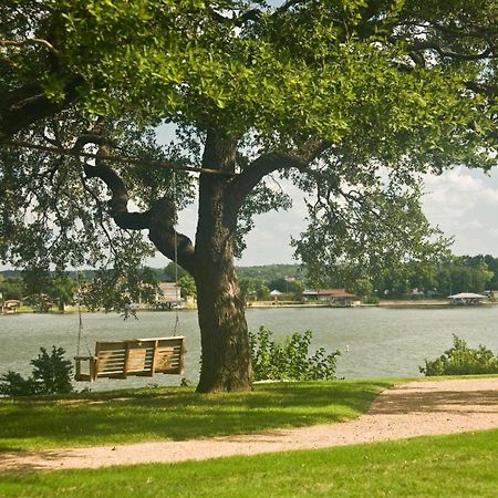 Inn On Lake Granbury Room photo