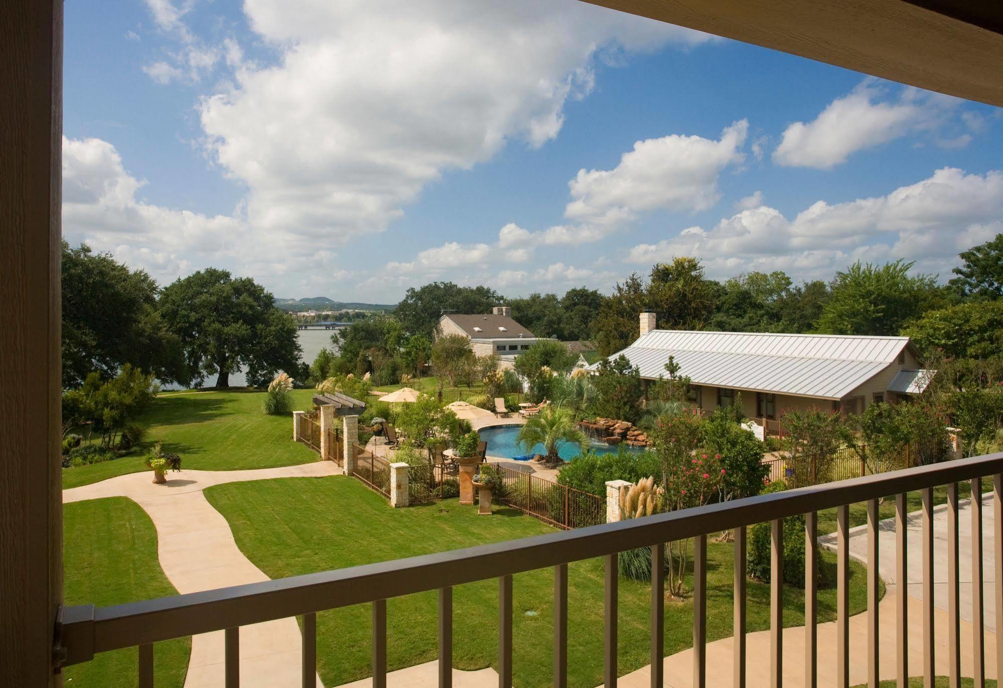 Inn On Lake Granbury Exterior photo